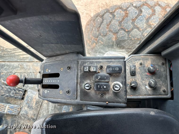 image for item DK6771 2011 John Deere 772G motor grader