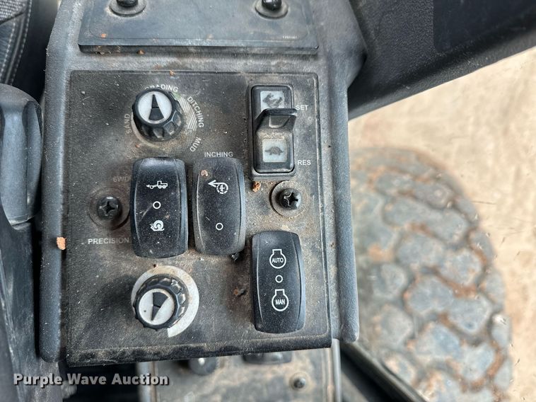 image for item DK6771 2011 John Deere 772G motor grader