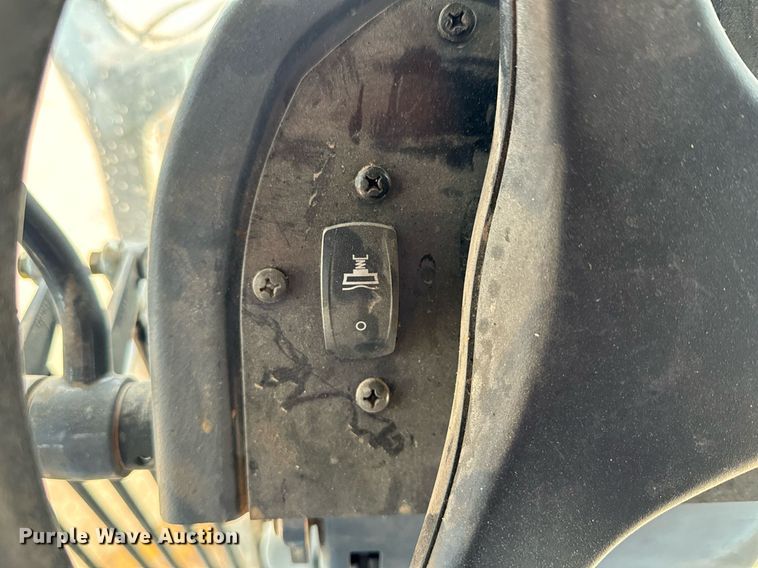 image for item DK6771 2011 John Deere 772G motor grader