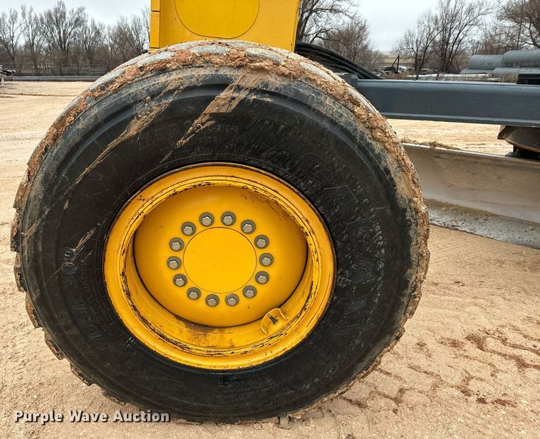 image for item DK6771 2011 John Deere 772G motor grader