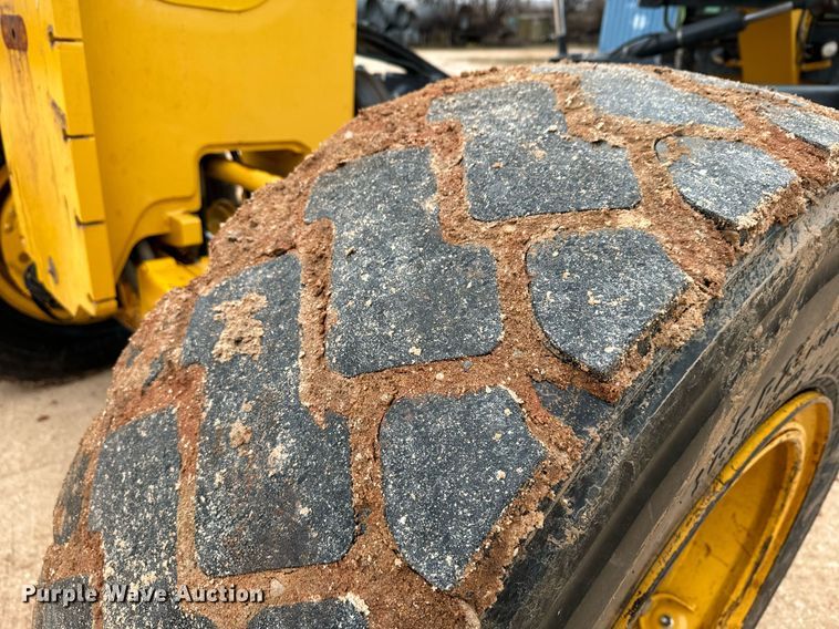 image for item DK6771 2011 John Deere 772G motor grader