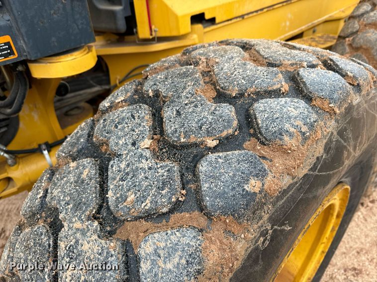 image for item DK6771 2011 John Deere 772G motor grader