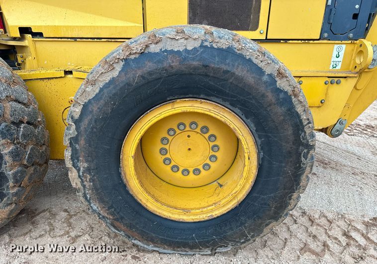 image for item DK6771 2011 John Deere 772G motor grader