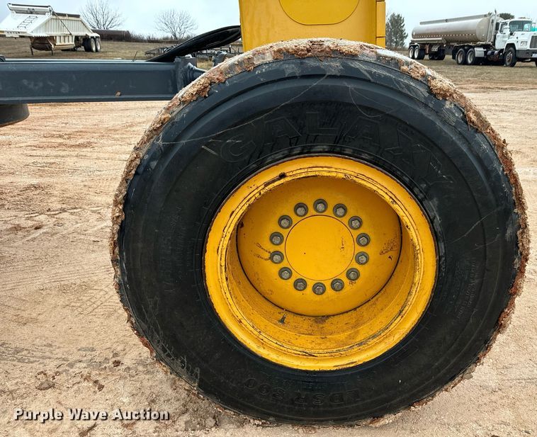 image for item DK6771 2011 John Deere 772G motor grader