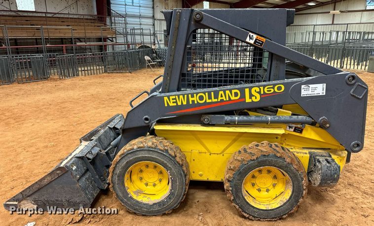 image for item DK6772 2000 New Holland LS160 skid steer loader