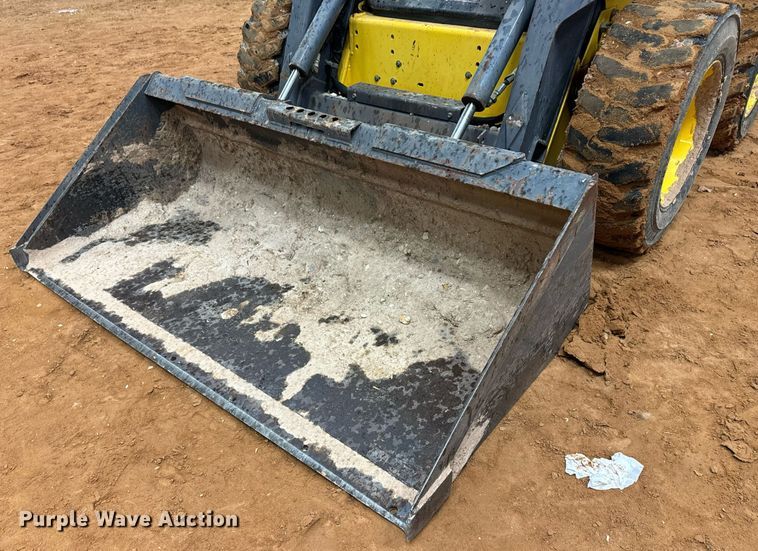 image for item DK6772 2000 New Holland LS160 skid steer loader