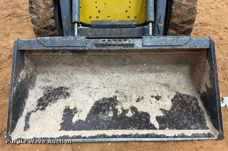 image for item DK6772 2000 New Holland LS160 skid steer loader