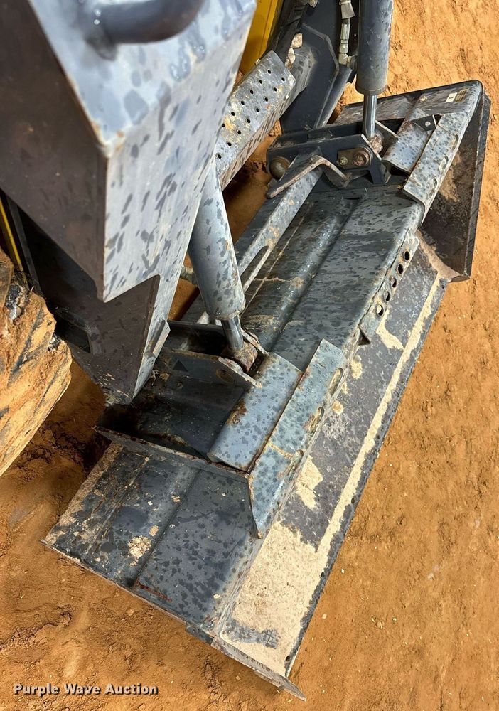 image for item DK6772 2000 New Holland LS160 skid steer loader