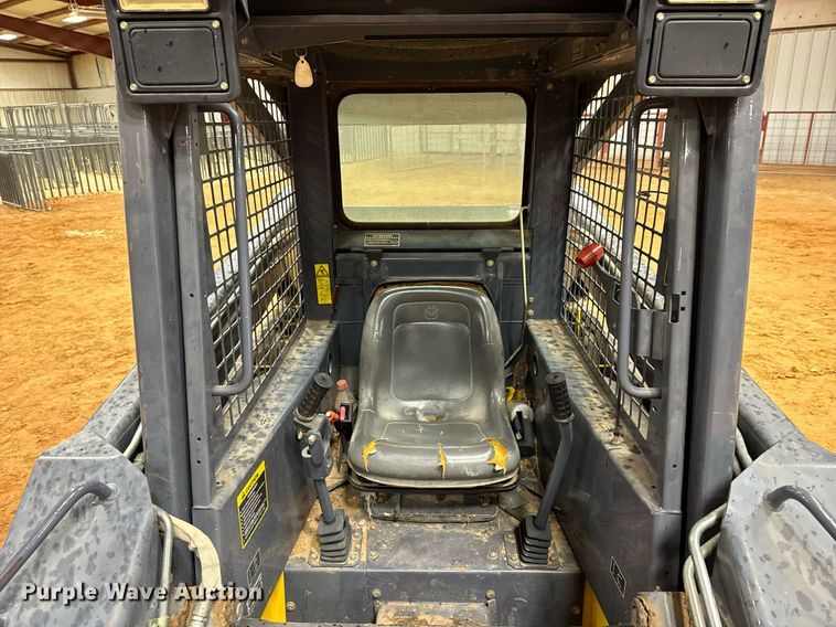 image for item DK6772 2000 New Holland LS160 skid steer loader