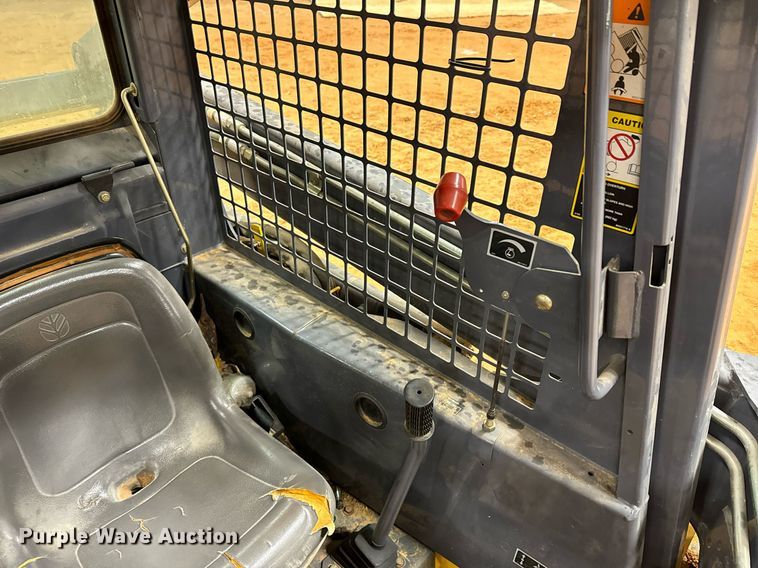 image for item DK6772 2000 New Holland LS160 skid steer loader