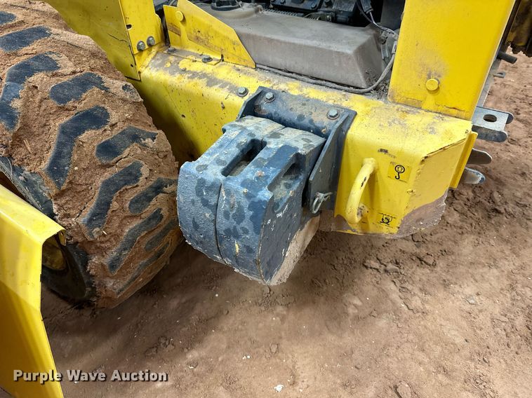 image for item DK6772 2000 New Holland LS160 skid steer loader