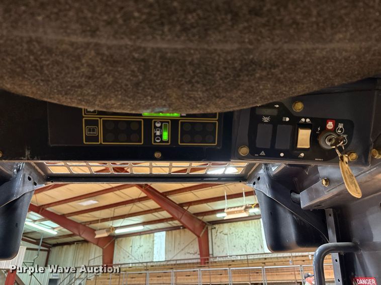 image for item DK6772 2000 New Holland LS160 skid steer loader