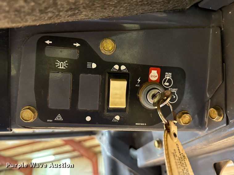 image for item DK6772 2000 New Holland LS160 skid steer loader