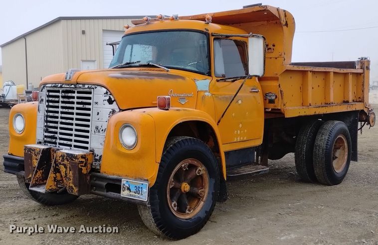 image for item DK8992 1971 International Loadstar 1700 dump truck