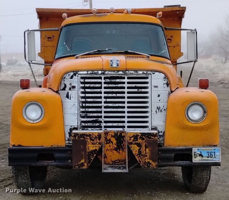 image for item DK8992 1971 International Loadstar 1700 dump truck