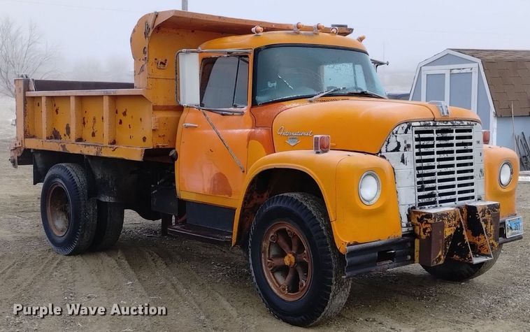 image for item DK8992 1971 International Loadstar 1700 dump truck