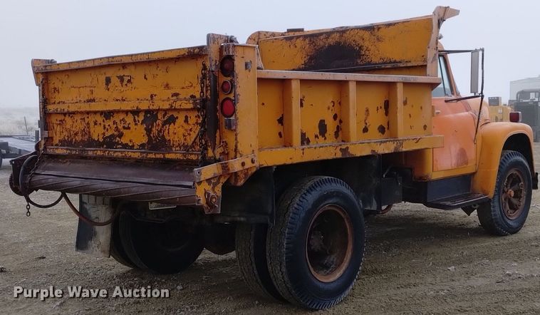image for item DK8992 1971 International Loadstar 1700 dump truck