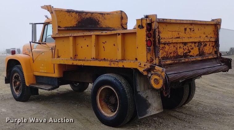 image for item DK8992 1971 International Loadstar 1700 dump truck