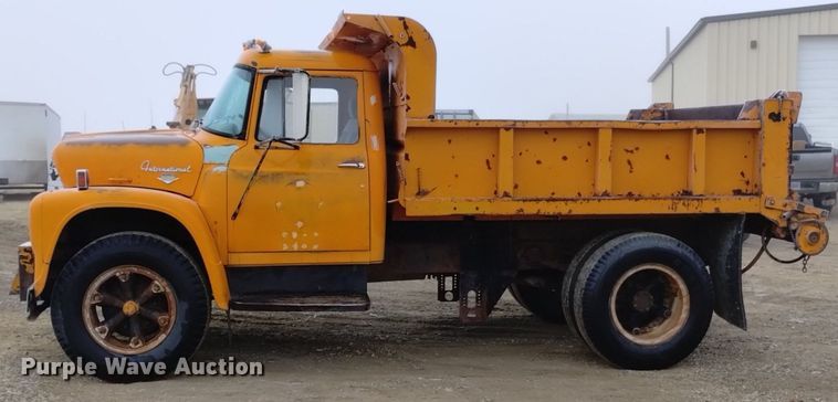 image for item DK8992 1971 International Loadstar 1700 dump truck