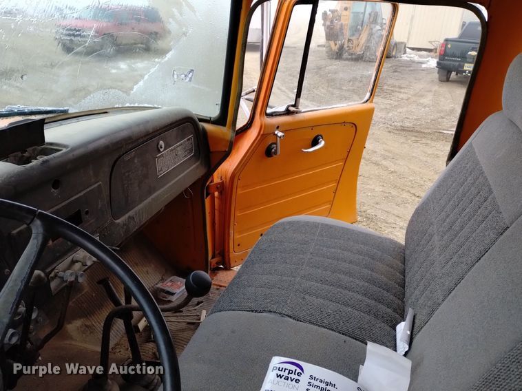 image for item DK8992 1971 International Loadstar 1700 dump truck