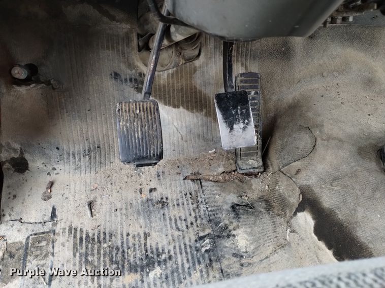 image for item DK8992 1971 International Loadstar 1700 dump truck