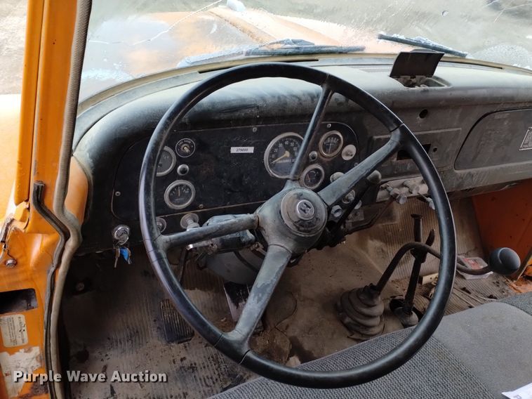 image for item DK8992 1971 International Loadstar 1700 dump truck