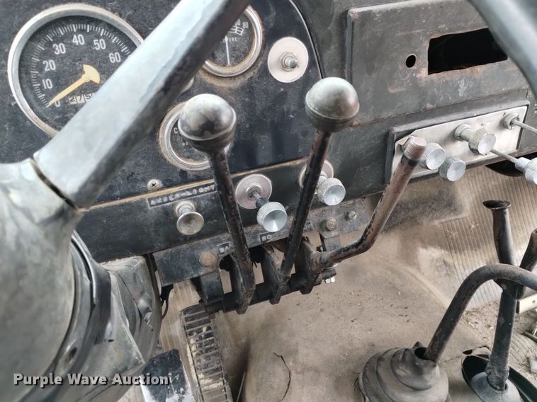 image for item DK8992 1971 International Loadstar 1700 dump truck