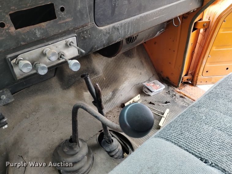 image for item DK8992 1971 International Loadstar 1700 dump truck