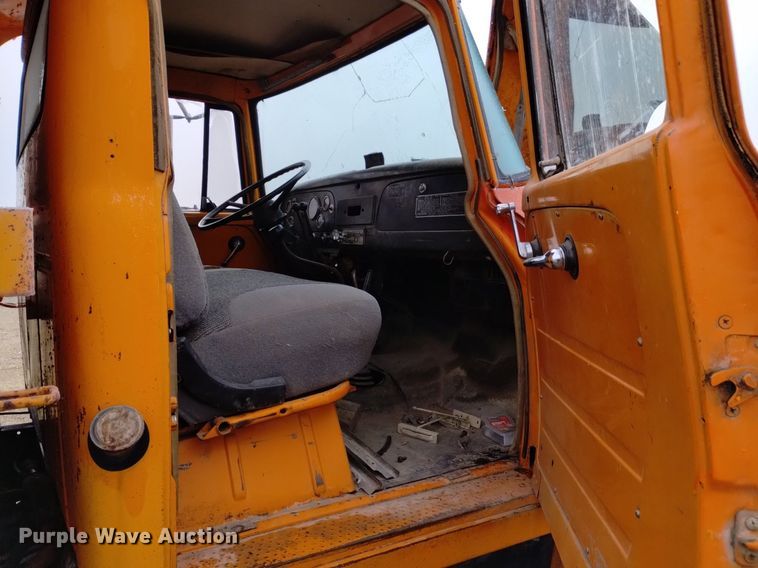 image for item DK8992 1971 International Loadstar 1700 dump truck