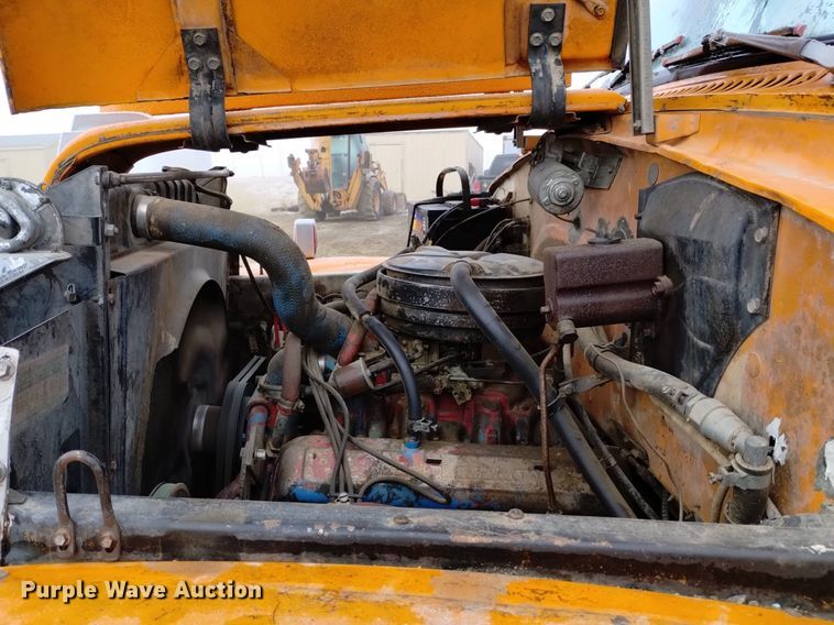 image for item DK8992 1971 International Loadstar 1700 dump truck