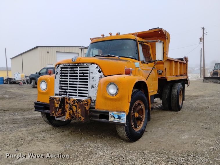 image for item DK8992 1971 International Loadstar 1700 dump truck
