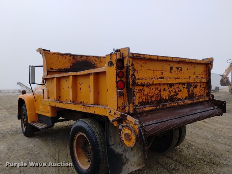 image for item DK8992 1971 International Loadstar 1700 dump truck