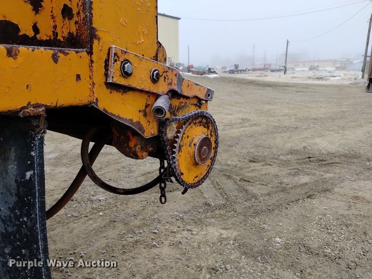 image for item DK8992 1971 International Loadstar 1700 dump truck