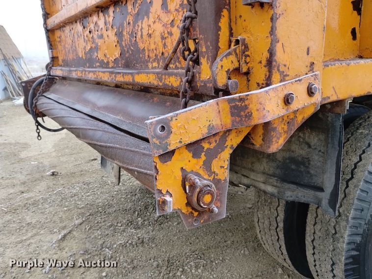 image for item DK8992 1971 International Loadstar 1700 dump truck