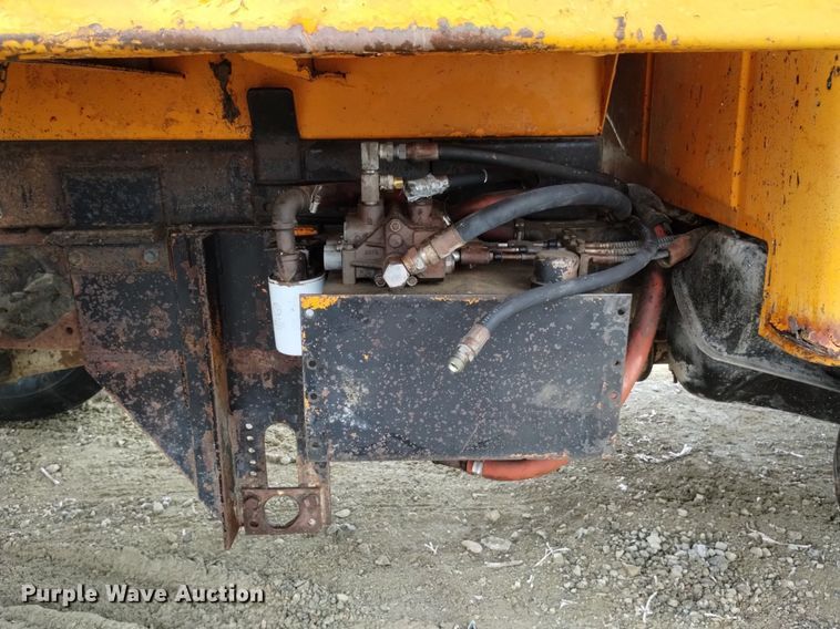 image for item DK8992 1971 International Loadstar 1700 dump truck