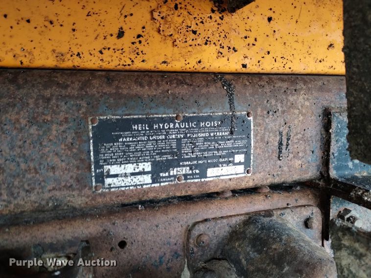 image for item DK8992 1971 International Loadstar 1700 dump truck