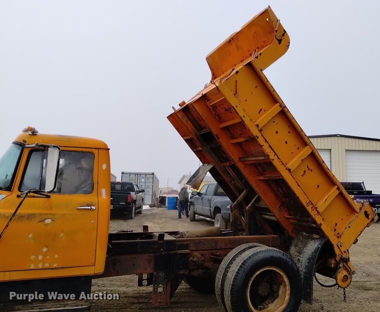 image for item DK8992 1971 International Loadstar 1700 dump truck