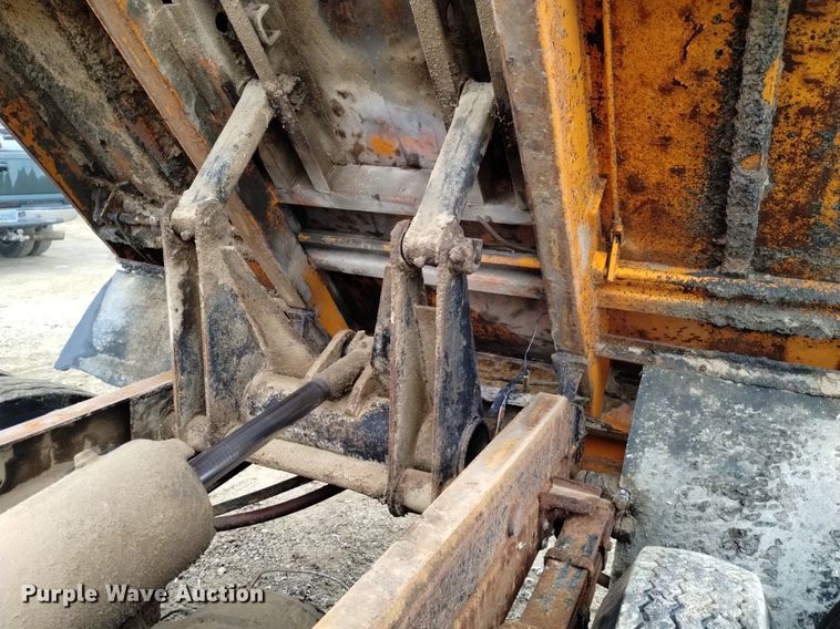 image for item DK8992 1971 International Loadstar 1700 dump truck