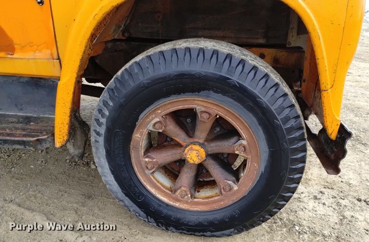 image for item DK8992 1971 International Loadstar 1700 dump truck