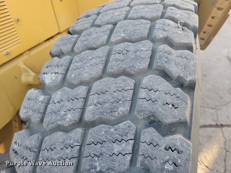 image for item DL7847 1995 Caterpillar 140H VHP motor grader