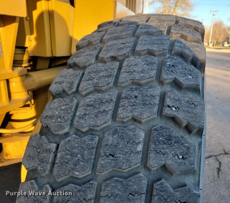 image for item DL7847 1995 Caterpillar 140H VHP motor grader