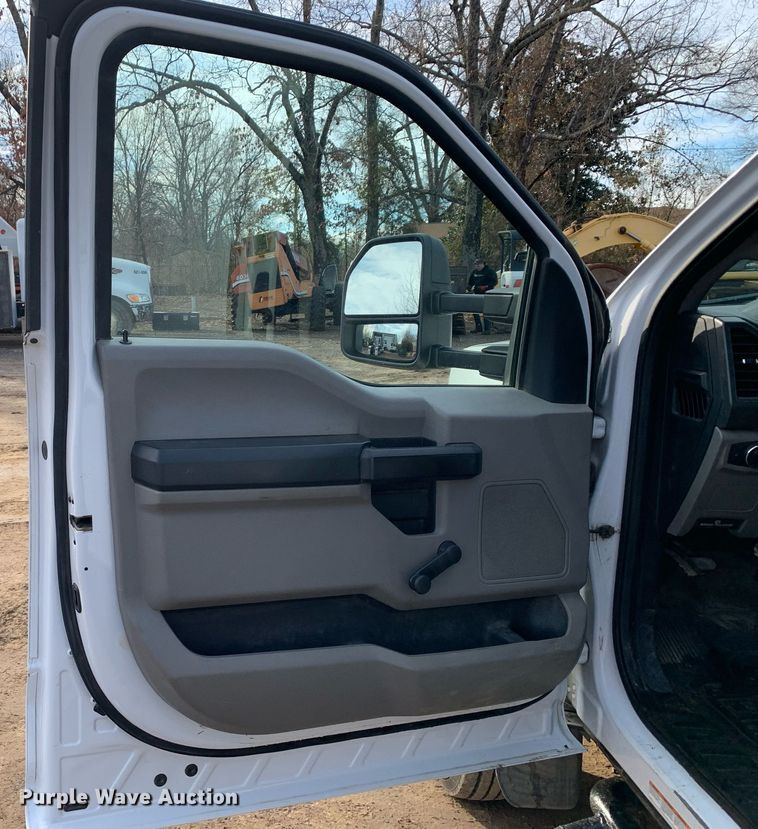 image for item DM7734 2018 Ford  F450 Super Duty XL Crew Cab utility / service truck