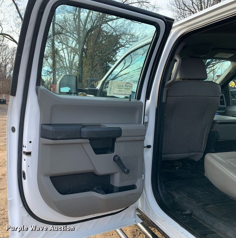 image for item DM7734 2018 Ford  F450 Super Duty XL Crew Cab utility / service truck