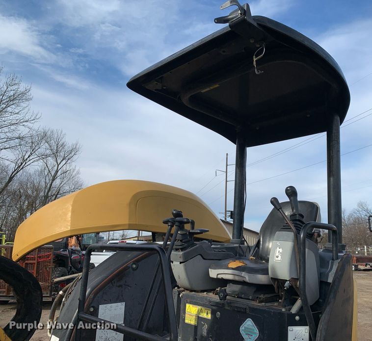 image for item DM7738 2010 Caterpillar 304C CR mini excavator