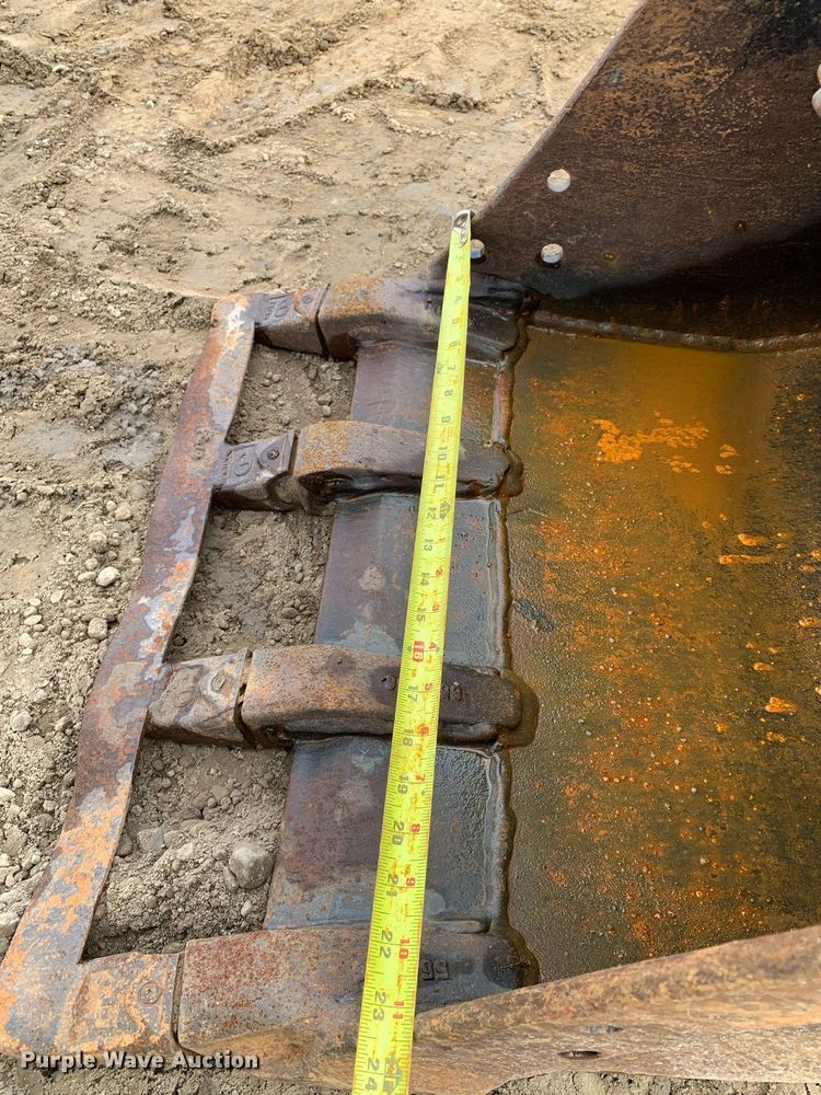 image for item DM7739 2015 John Deere 35G mini excavator