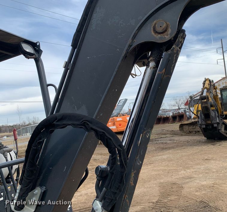 image for item DM7739 2015 John Deere 35G mini excavator