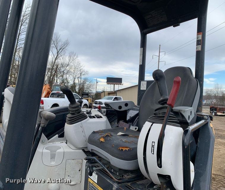 image for item DM7739 2015 John Deere 35G mini excavator