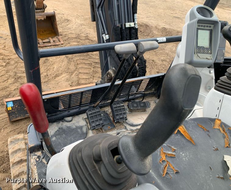 image for item DM7739 2015 John Deere 35G mini excavator