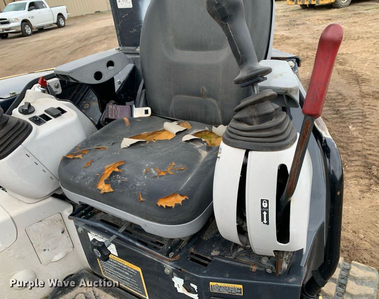 image for item DM7739 2015 John Deere 35G mini excavator