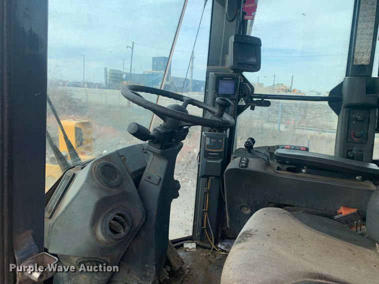 image for item DM7748 2015 John Deere 744K II wheel loader